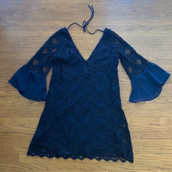 Tularosa navy flutter dress - Picture 2 of 4